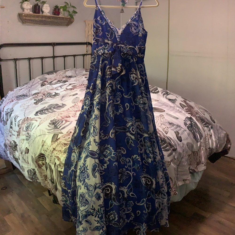 Elegant Blue Floral Maxi Dress